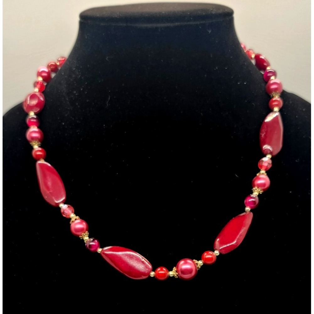 RED AND PINK CHUNKY BEADED STATEMENT NECKLACE GOLD TONE